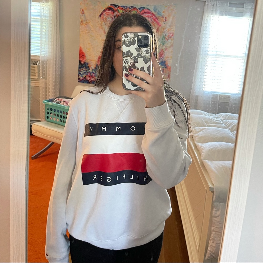 White Tommy Hilfiger crewneck